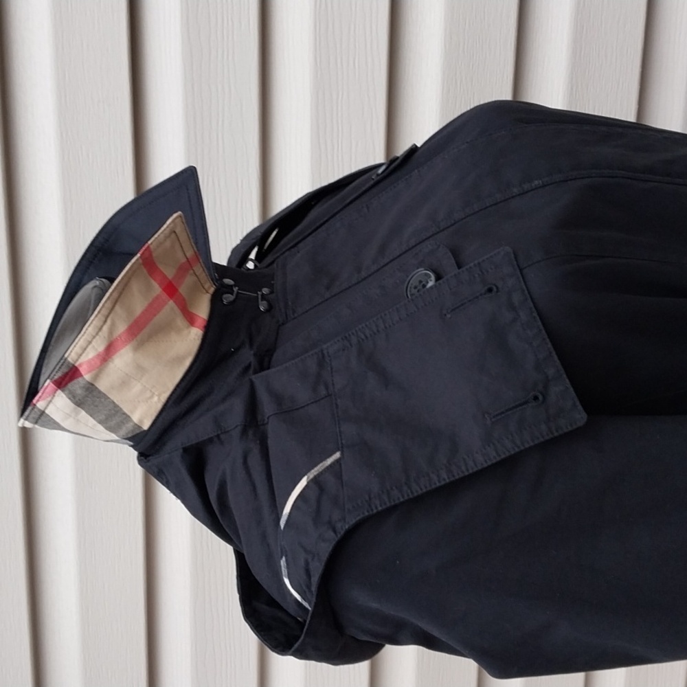 Burberry Black Trench Coat with Check Lining - Picture 5 of 14